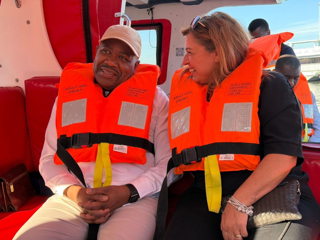 Vice Titolare e Reggente ad interim Maria Cristina Pescante, e Vicente Joaquim Imedede, Segretario di Stato Maputo